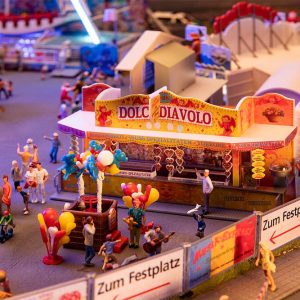 1/87 SNOEPKRAAM EN BALLONARTIEST