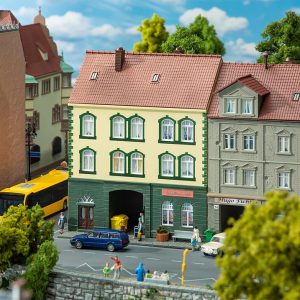 1/87 STADHUIS MET MODELBOUWWINKEL