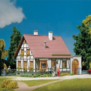 1/87 VAKWERKHUIS MET GARAGE